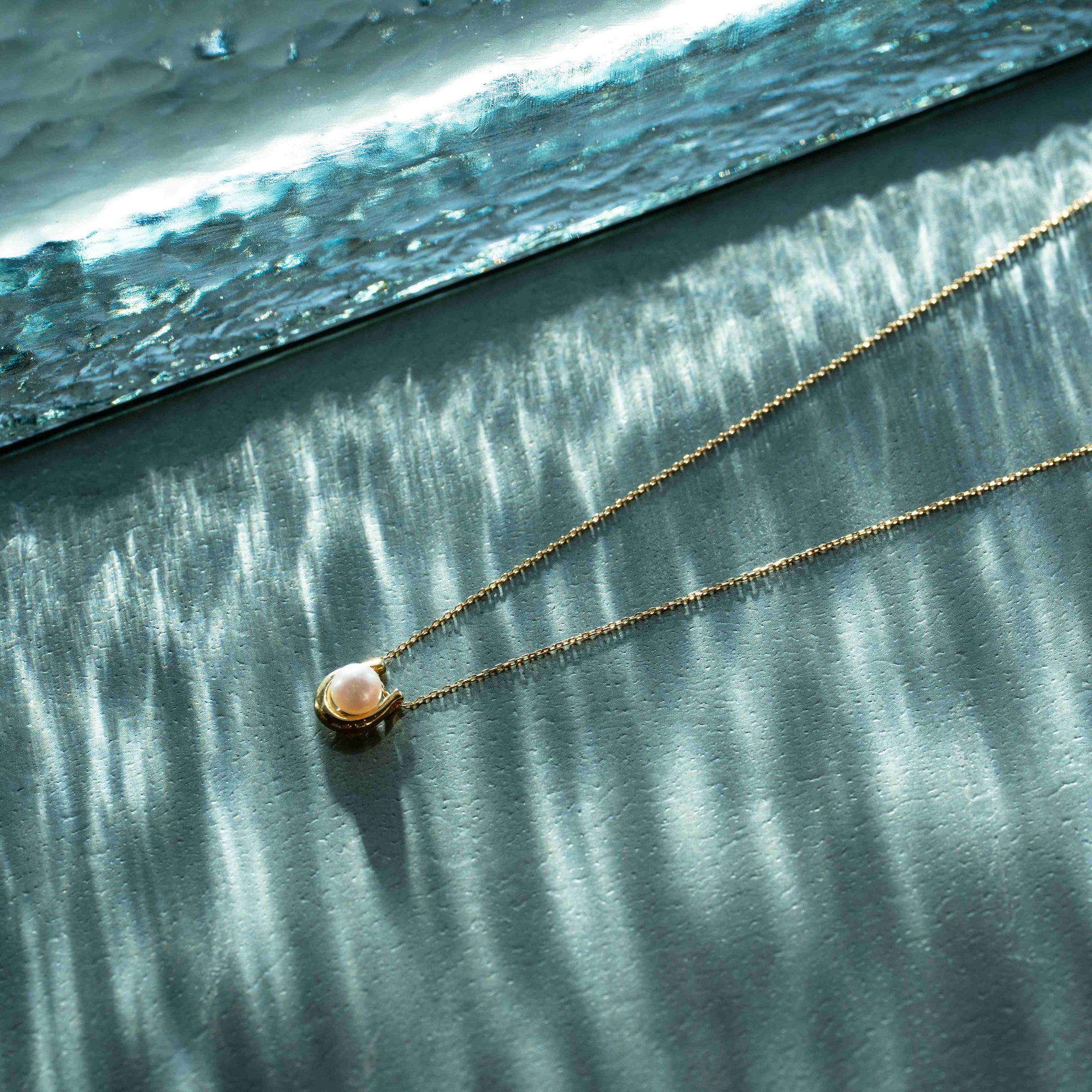 ＜Emi＞ あこやパール馬蹄ネックレス MAMORI　[ K18 / 4.5~5.0ｍｍ ]