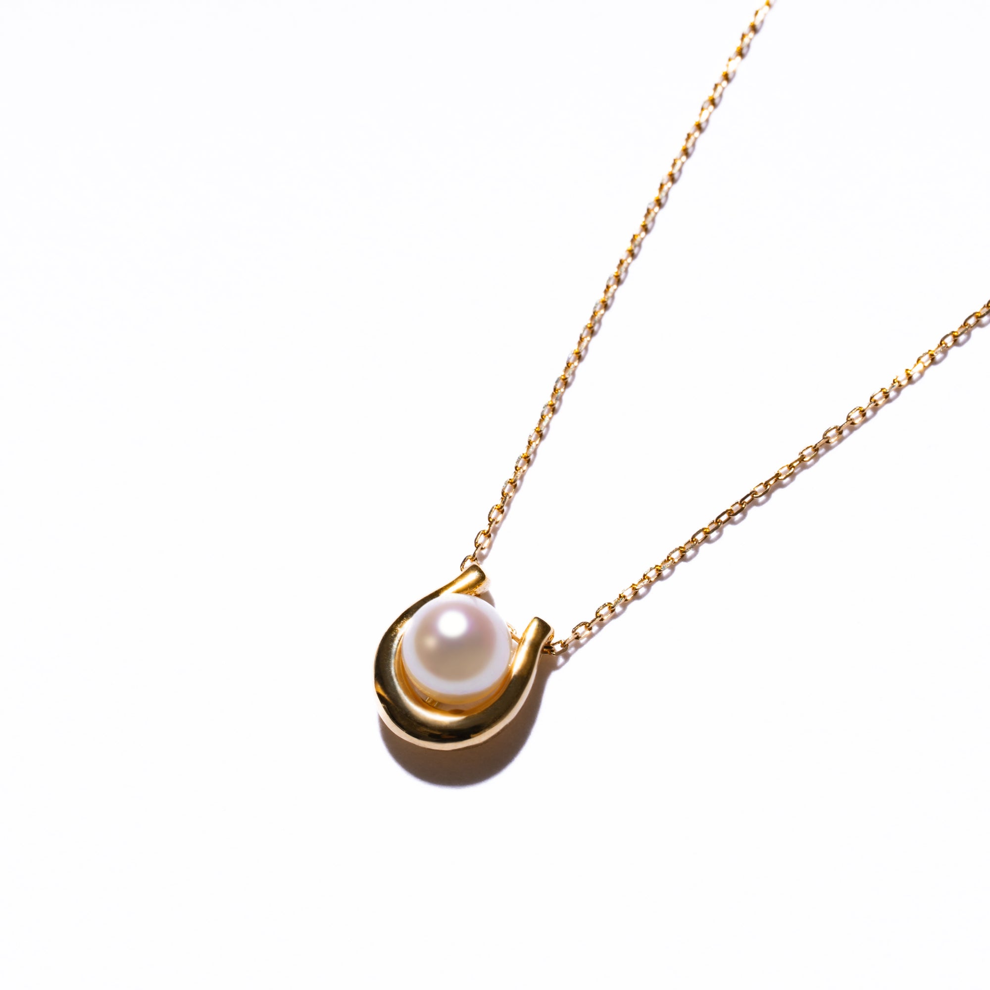 ＜Emi＞ あこやパール馬蹄ネックレス MAMORI　[ K18 / 4.5~5.0ｍｍ ]