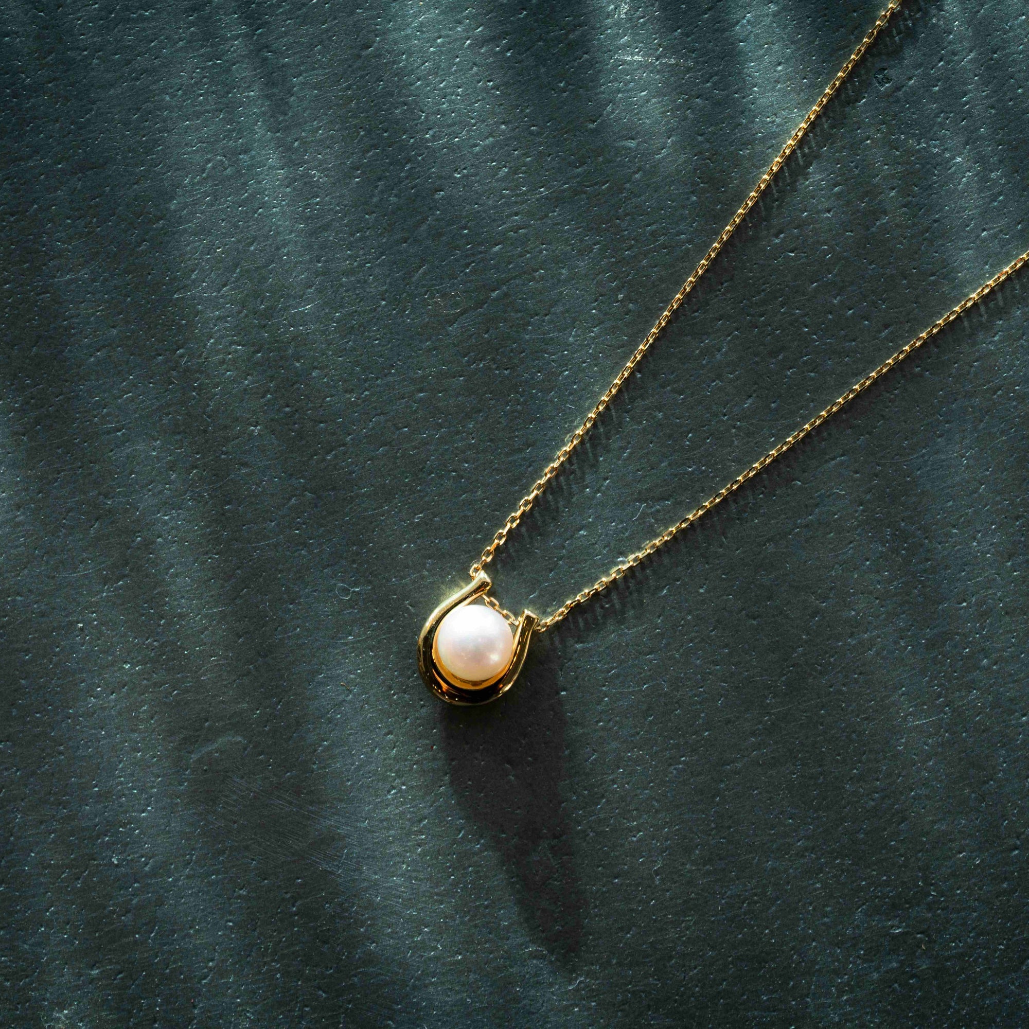 ＜Emi＞ あこやパール馬蹄ネックレス MAMORI　[ K18 / 4.5~5.0ｍｍ ]