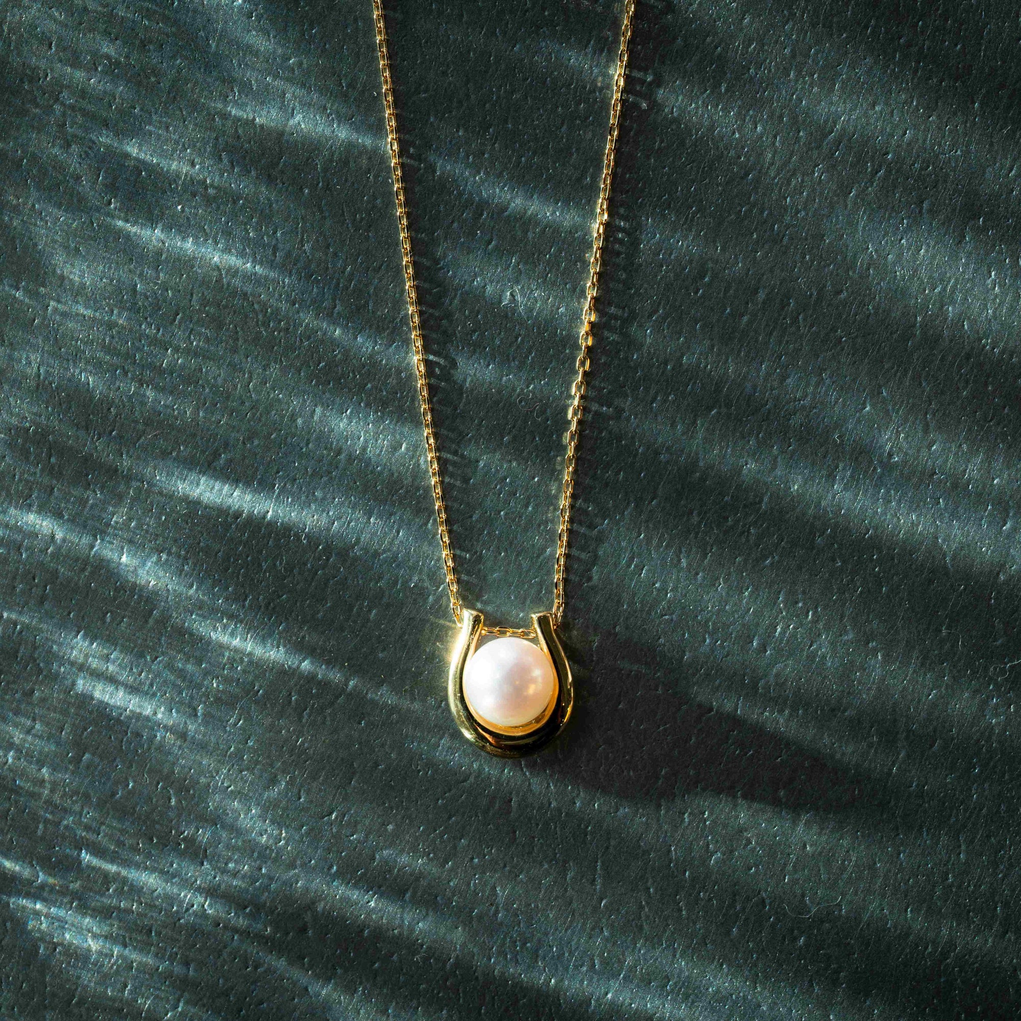 ＜Emi＞ あこやパール馬蹄ネックレス MAMORI　[ K18 / 4.5~5.0ｍｍ ]