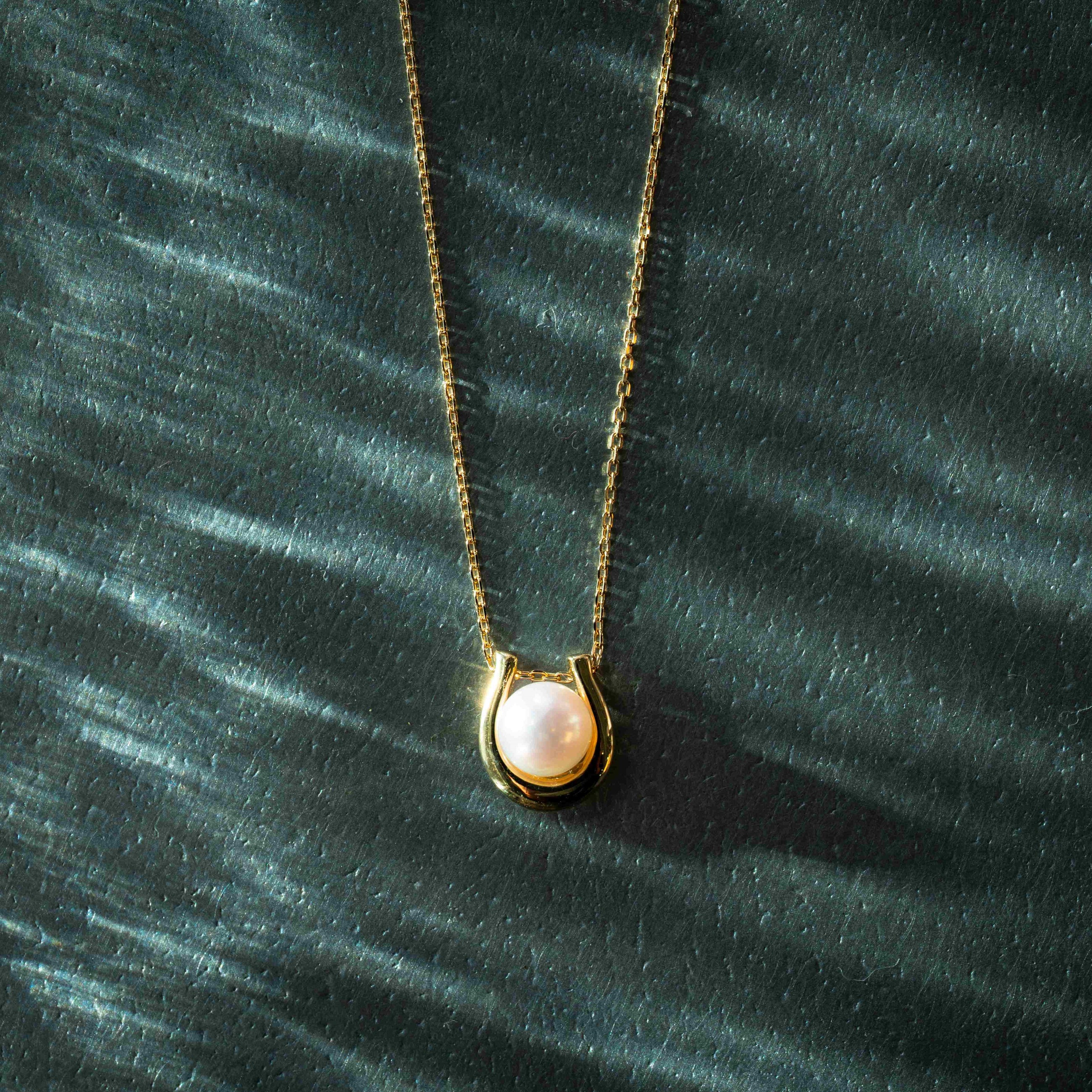 ＜Emi＞ あこやパール馬蹄ネックレス MAMORI　[ K18 / 4.5~5.0ｍｍ ]