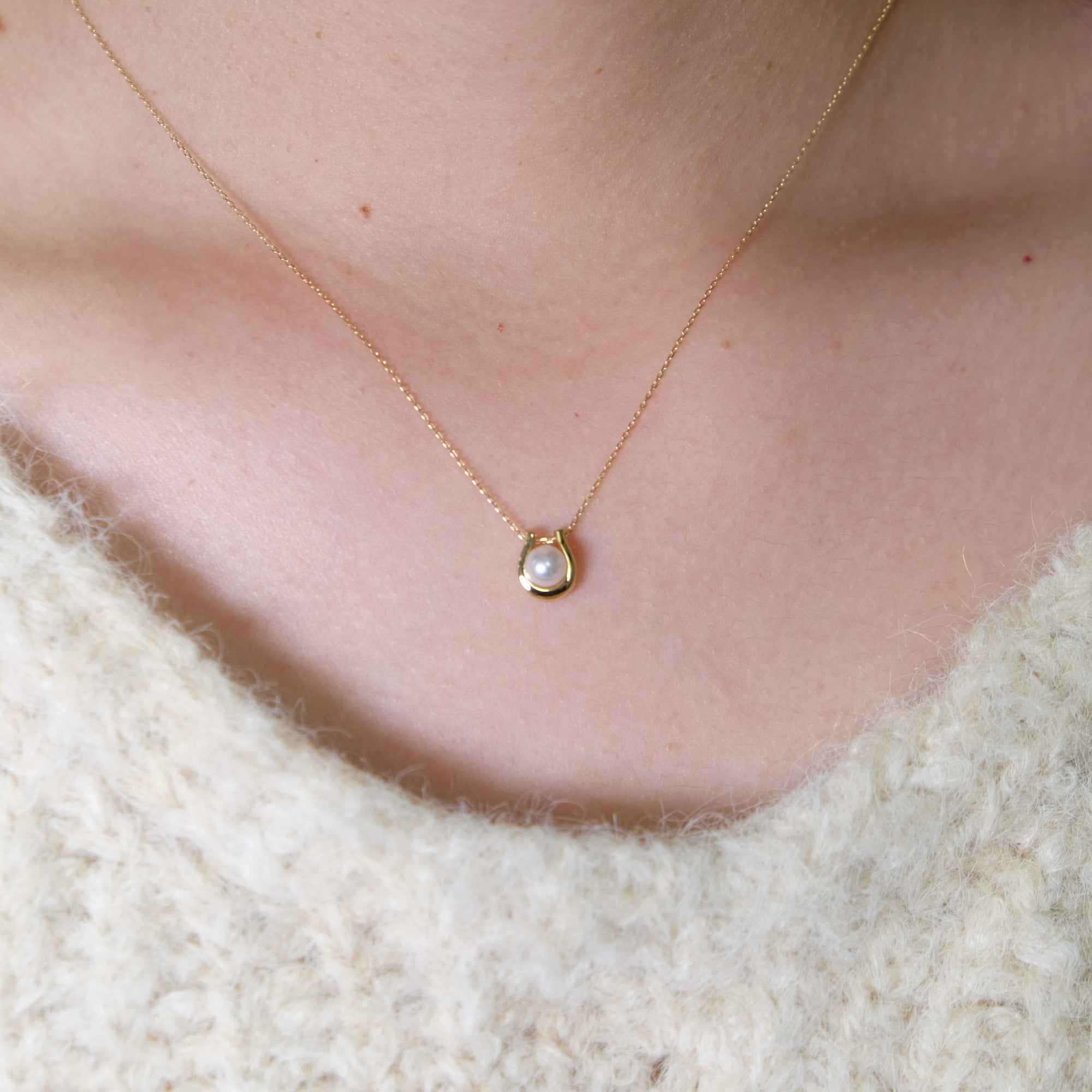 ＜Emi＞ あこやパール馬蹄ネックレス MAMORI　[ K18 / 4.5~5.0ｍｍ ]