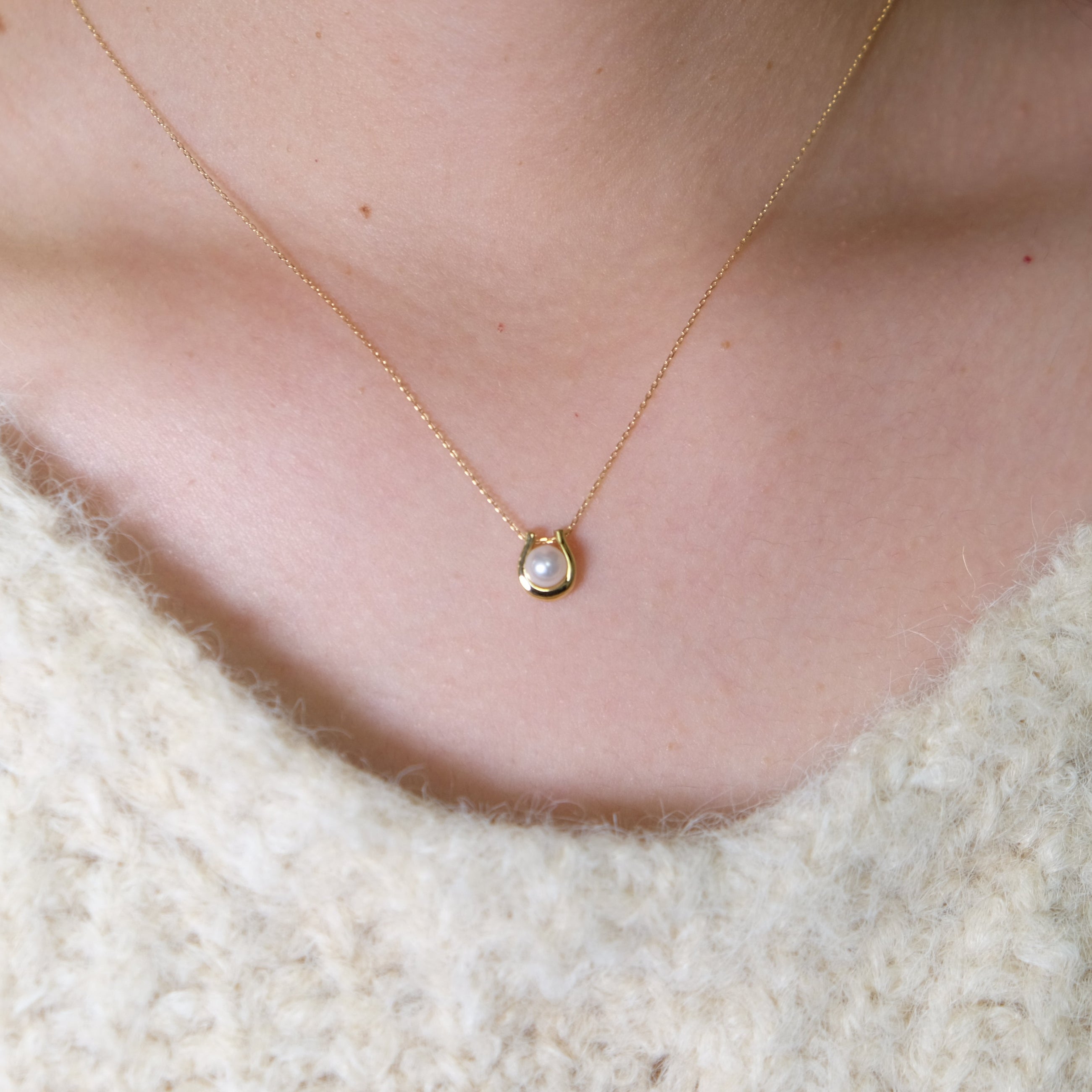 ＜Emi＞ あこやパール馬蹄ネックレス MAMORI　[ K18 / 4.5~5.0ｍｍ ]