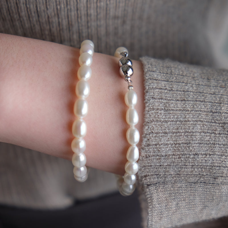 Rice 8.0mm パールブレスレット-MUSUBI（結）｜職人仕上げ・マグネット